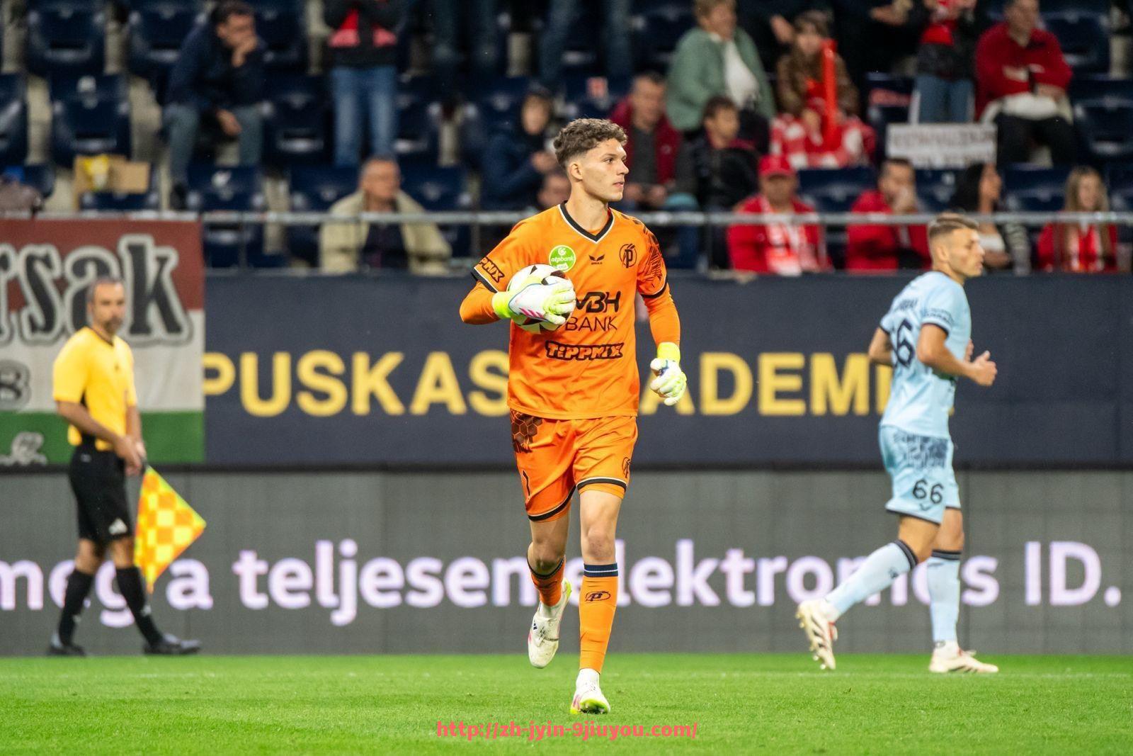 jiuyou九游娱乐-英超球员比赛前的准备工作与心理调节方法揭秘